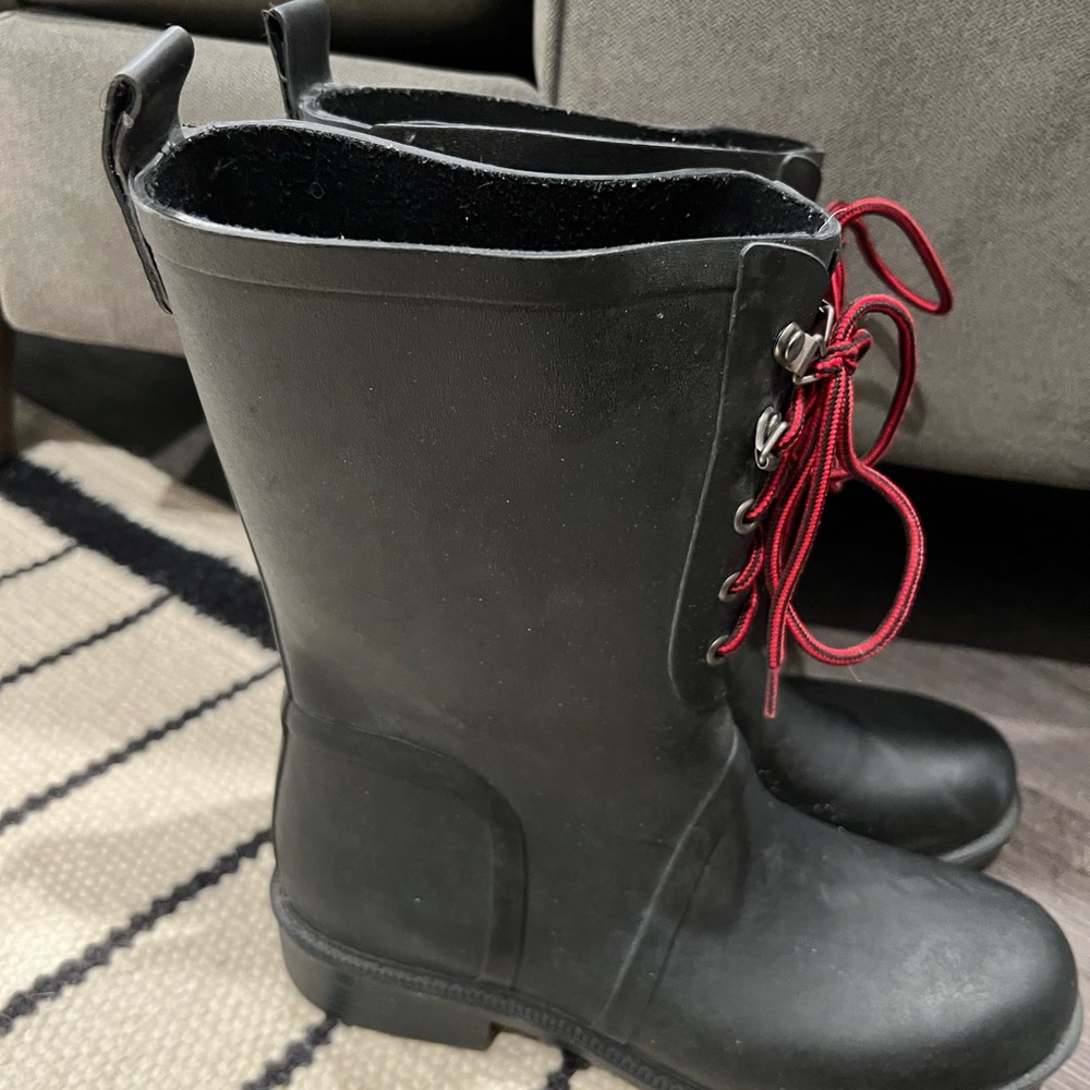 Merona Black and Red Winter Rain Boots with Unique Lacing